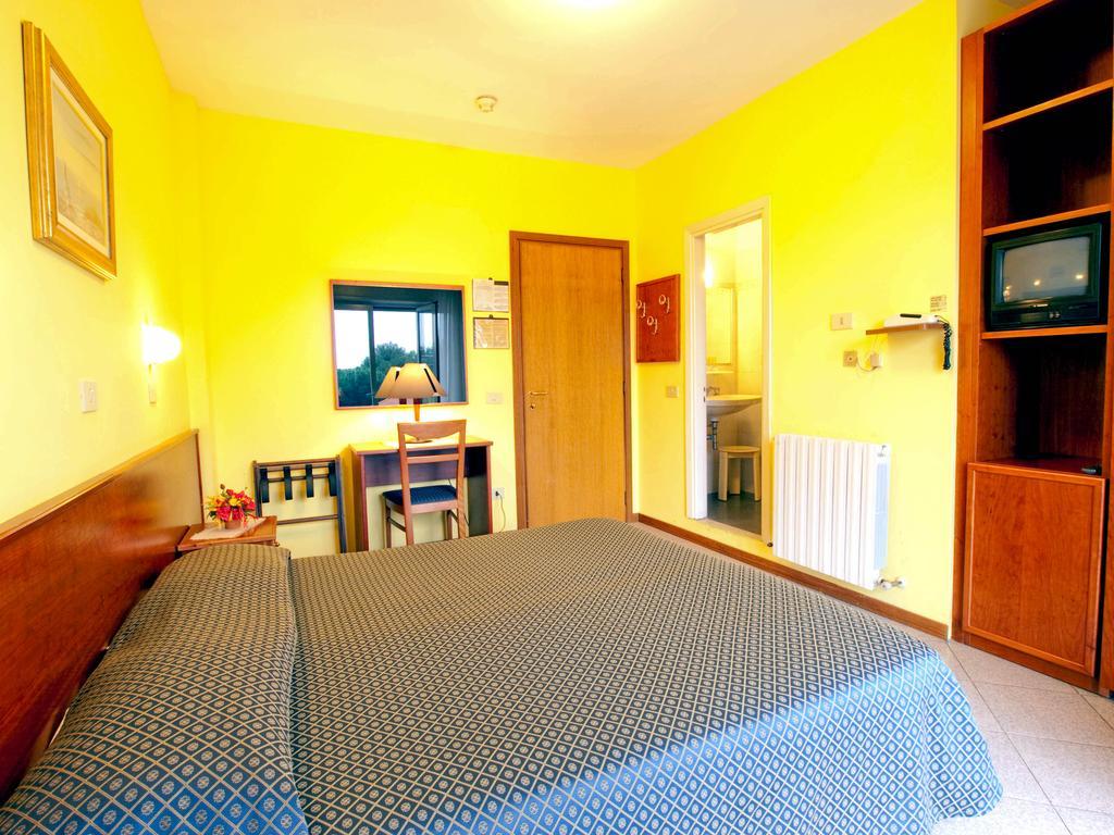 Hotel Capri Diano Marina Zimmer foto